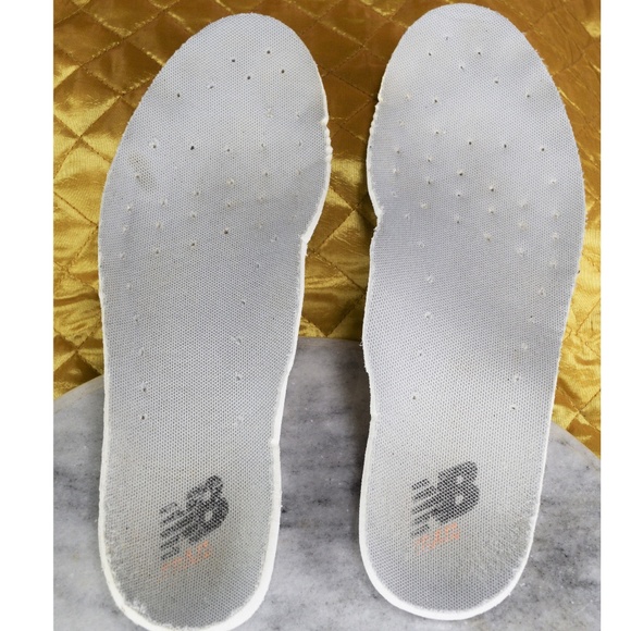 SOLD New Balance 610 Women's Trail Running Shoes - Picture 4 of 8